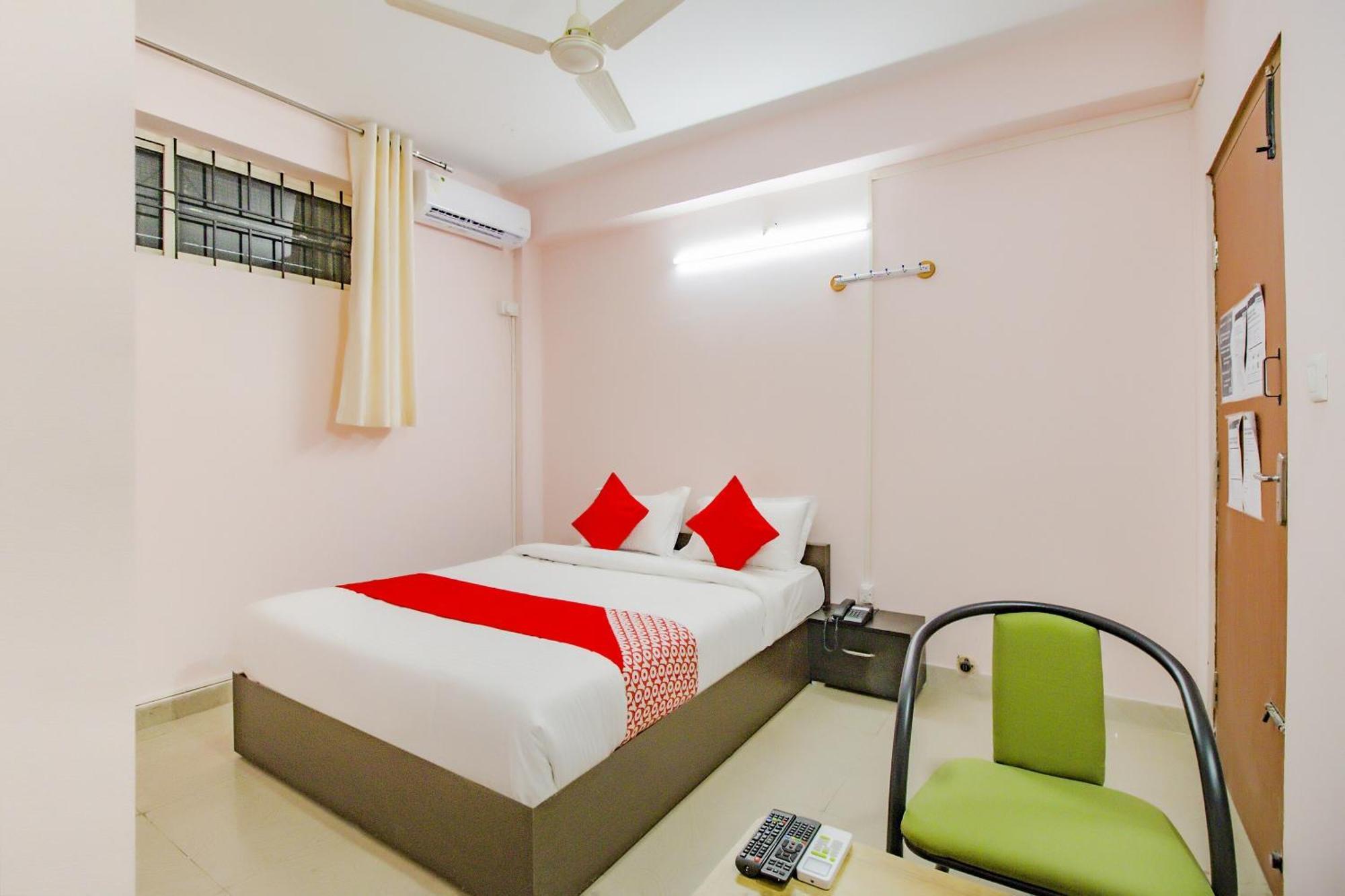 Oyo 79181 Sri Dhanalakshmi Boarding & Lodging Μπανγκαλόρ Εξωτερικό φωτογραφία