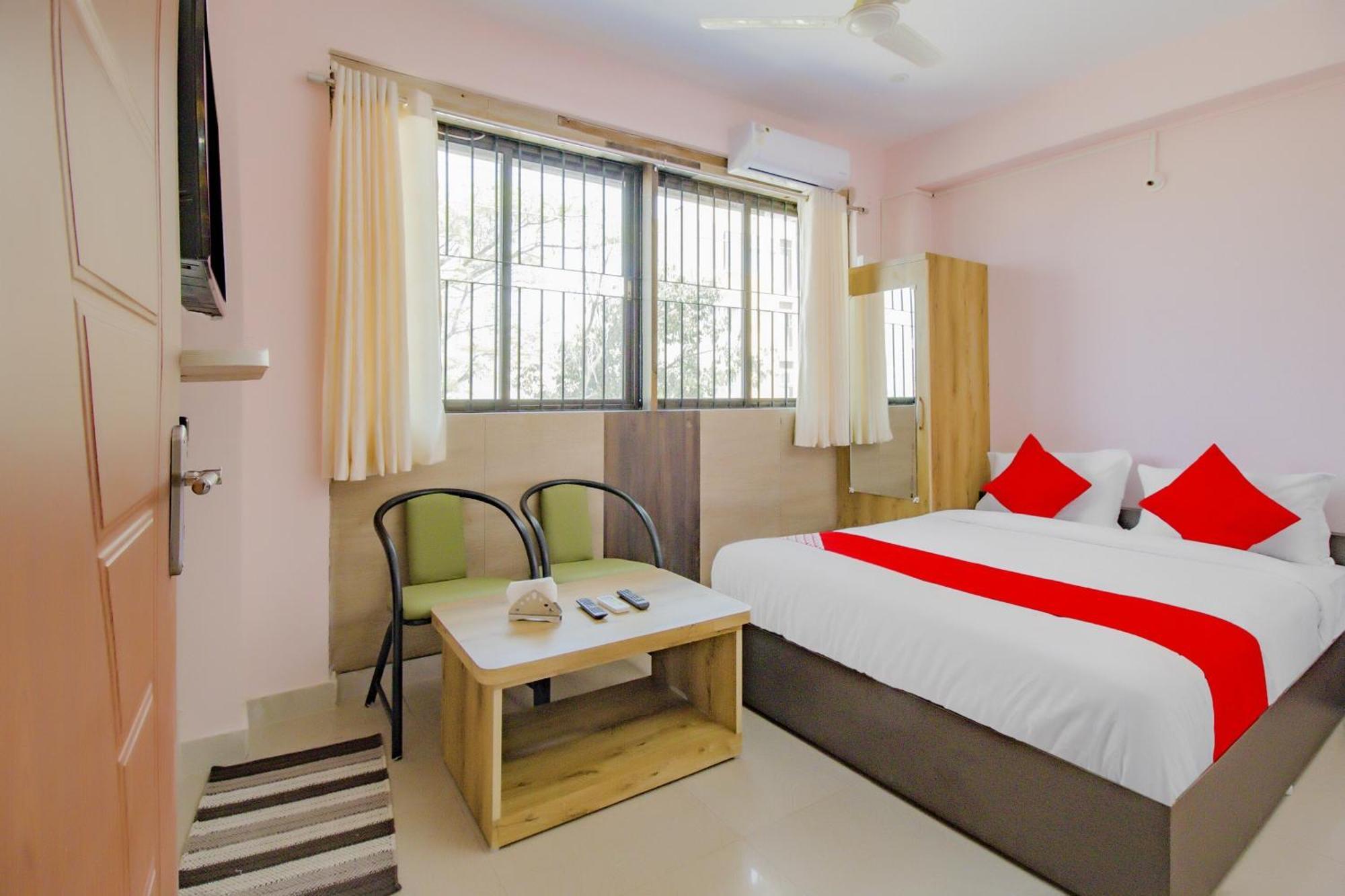 Oyo 79181 Sri Dhanalakshmi Boarding & Lodging Μπανγκαλόρ Εξωτερικό φωτογραφία