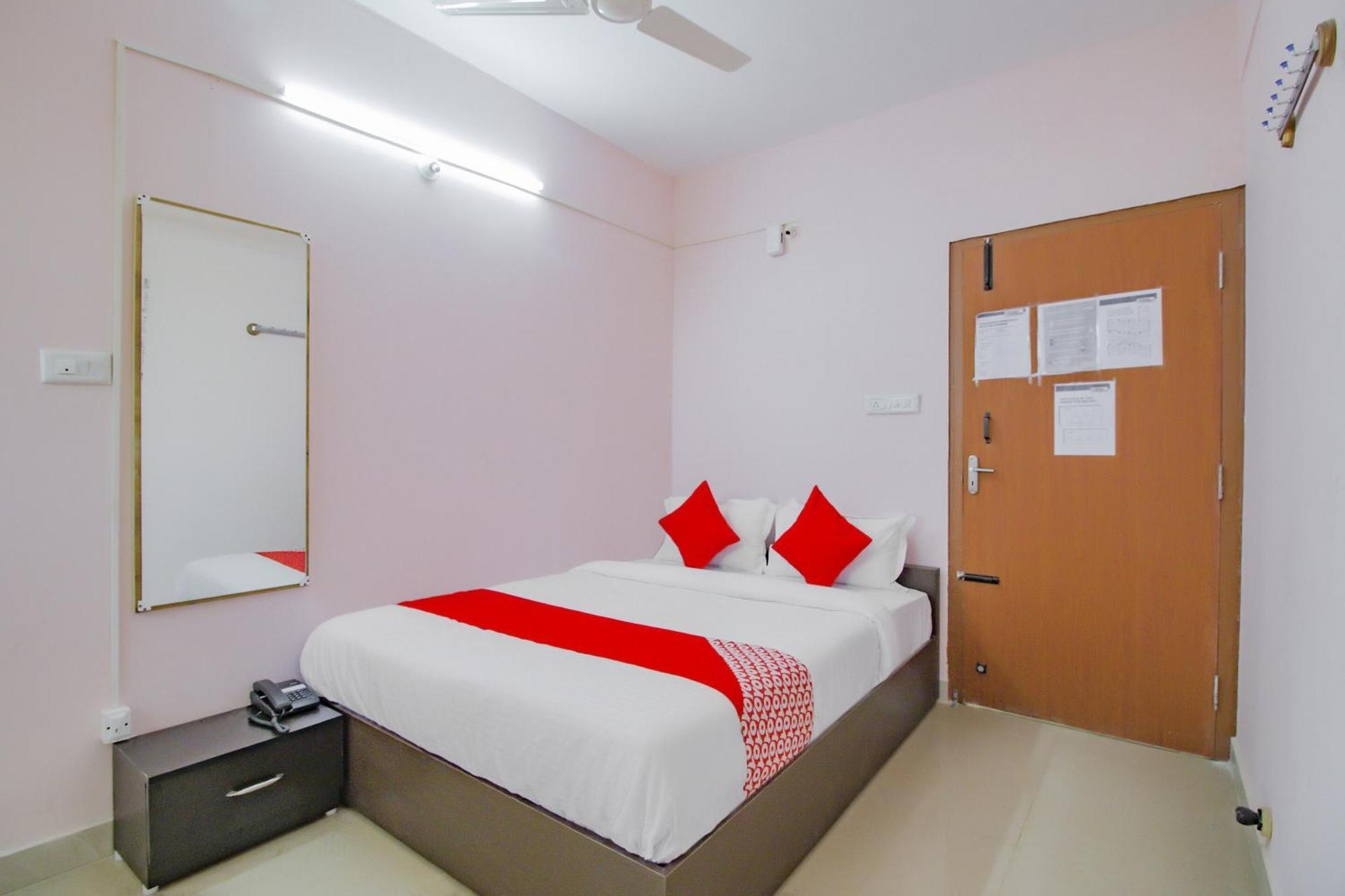 Oyo 79181 Sri Dhanalakshmi Boarding & Lodging Μπανγκαλόρ Εξωτερικό φωτογραφία