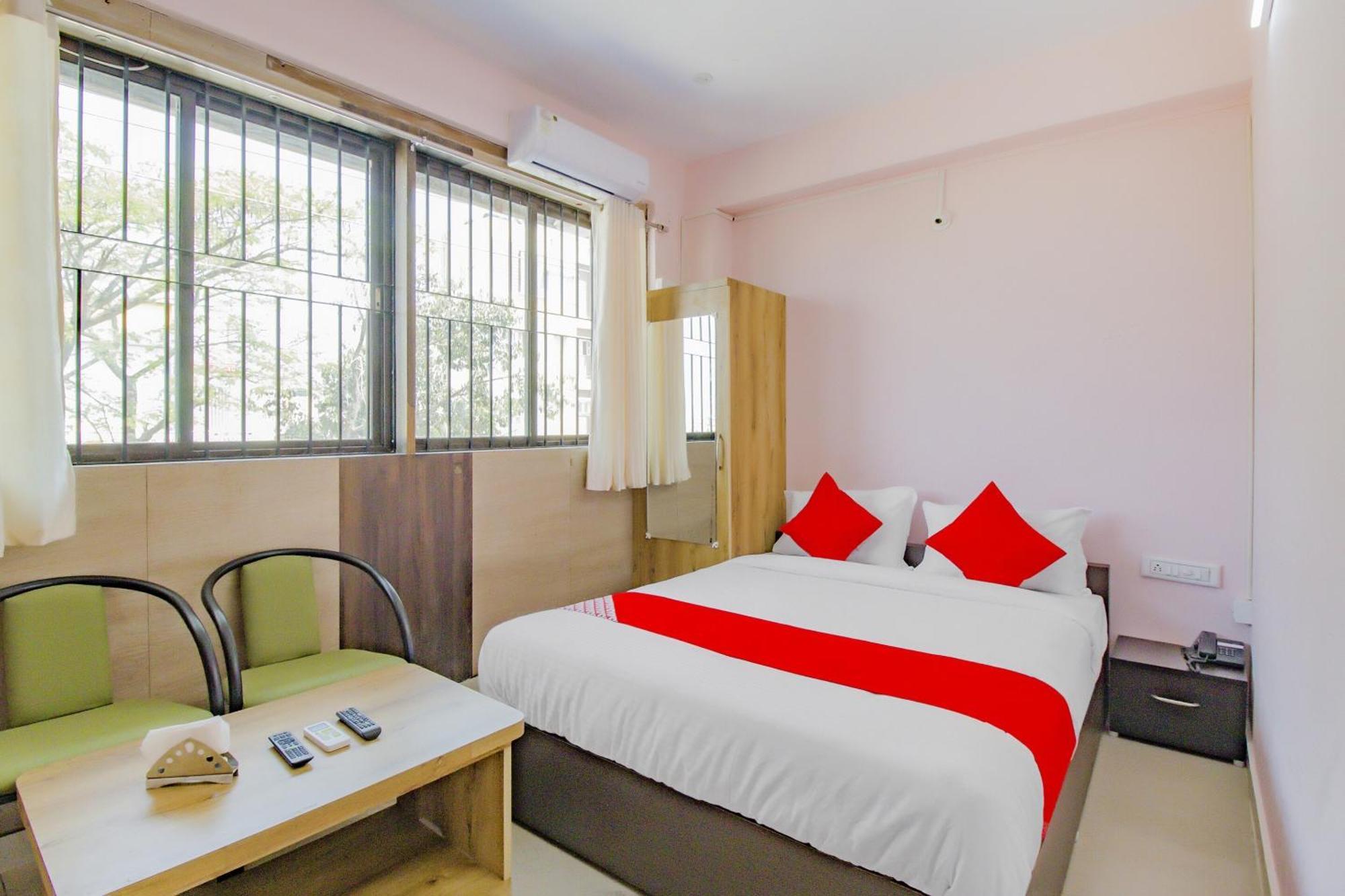 Oyo 79181 Sri Dhanalakshmi Boarding & Lodging Μπανγκαλόρ Εξωτερικό φωτογραφία